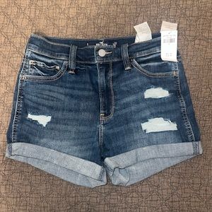 Hollister High-Rise Short 3”
Soft stretch